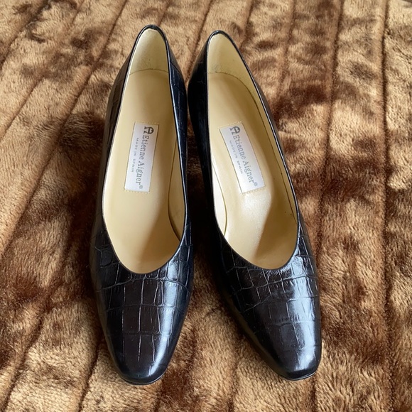 ETIENNE AIGNER 8-1/2M Black “Croc” Pumps Spain - Picture 1 of 9